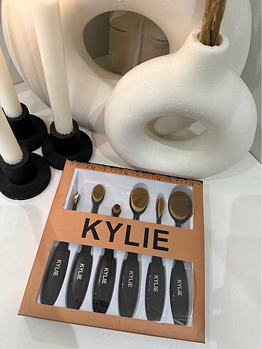 Kylie Cosmetics Kylie makyaj fırça seti