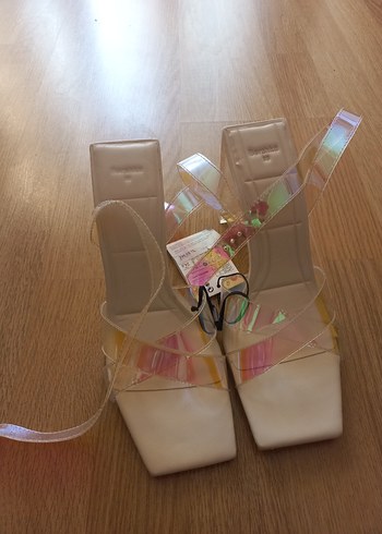 Bershka - Hologram Bantlı Topuklu Sandalet