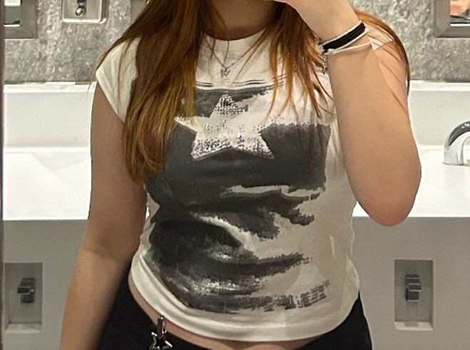 Bershka yildizli crop tisort