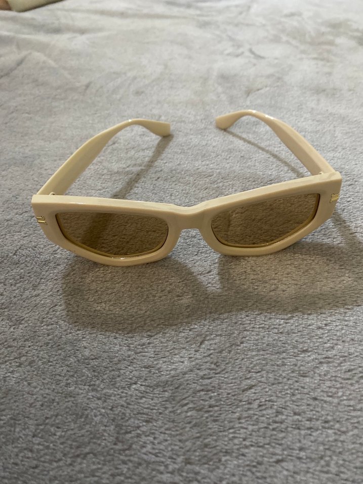 Bej Minimalist Kadın Güneş Gözlüğü - Görsel 3