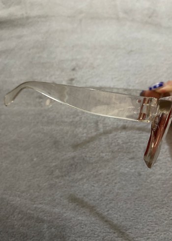 Şeffaf Çerçeveli Kırmızı Kadın Güneş Gözlüğü - Görsel 3