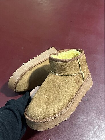 UGG İÇİ TÜYLÜ MİNİ BOY BOT