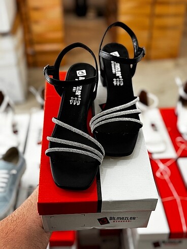Zara SİYAH TAŞLI STİLETTO
