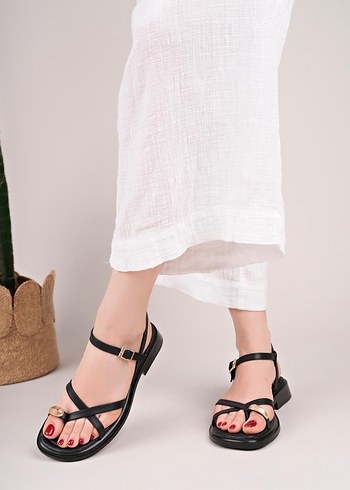 Zara Kadın Siyah Minimalist Tokalı Sandalet