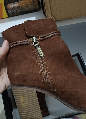 37 Beden kahverengi Renk BERSHKA püskül detay topuklu süet bot