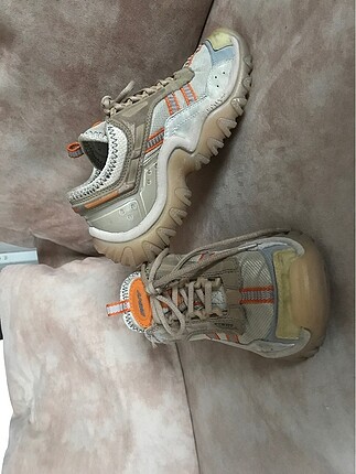 35 Beden Dkny spor ayakkabı