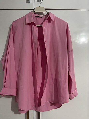 Pembe kadın pembe gömlek