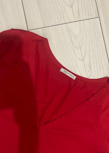 Kırmızı V Yaka Tişört - Görsel 2