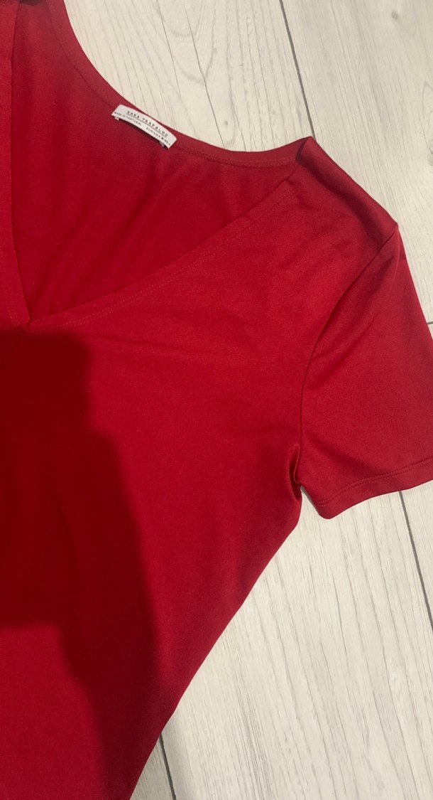 Kırmızı V Yaka Tişört - Görsel 3