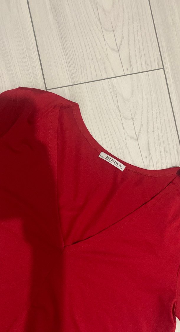 Kırmızı V Yaka Tişört - Görsel 2