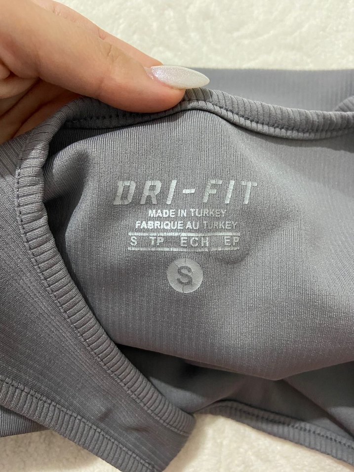 Gri Nike Spor Crop Top - Görsel 2