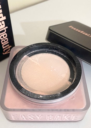 Huda Beauty Easy Bake Sabitleyici Pudra Cherry Blossom - Görsel 2