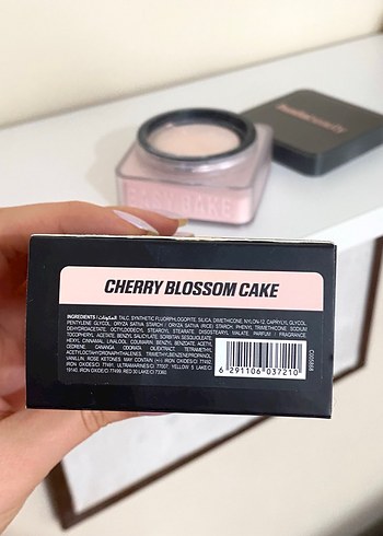 Huda Beauty Easy Bake Sabitleyici Pudra Cherry Blossom - Görsel 6