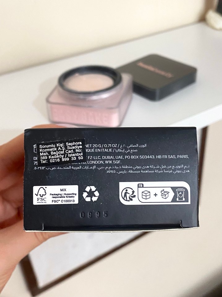 Huda Beauty Easy Bake Sabitleyici Pudra Cherry Blossom - Görsel 5