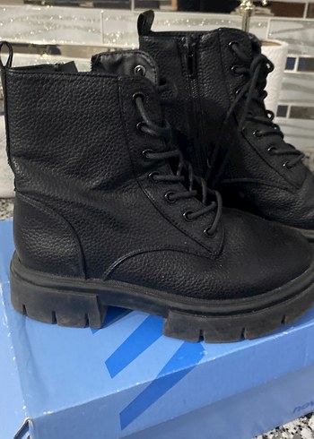 Diğer Siyah Deri Gorunumlu Bagcikli Bot