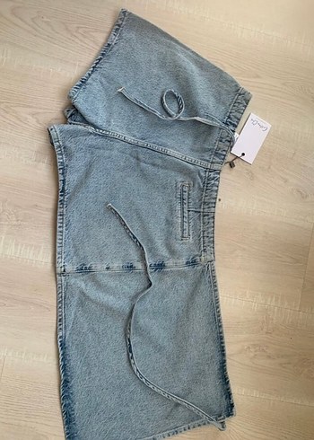 Gevşek Kesim Kemerli Mini Kot Şort - Görsel 4