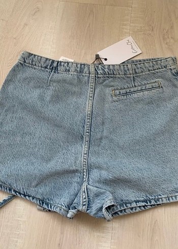 Gevşek Kesim Kemerli Mini Kot Şort - Görsel 2