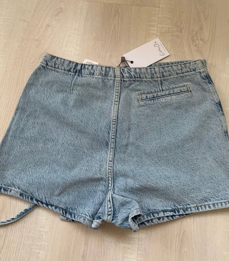 Gevşek Kesim Kemerli Mini Kot Şort - Görsel 2