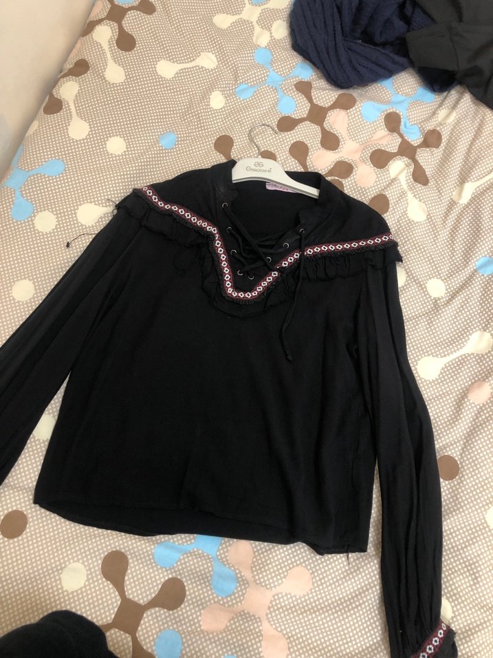 Kadın Siyah Nakışlı Uzun Kollu Bluz - Görsel 3