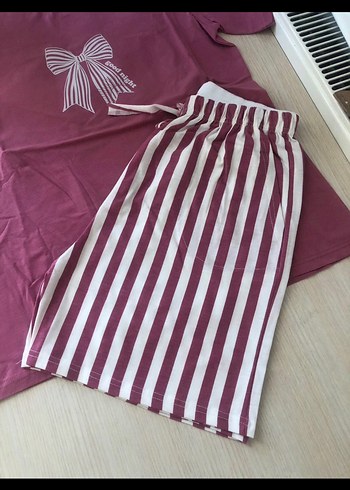 Mor şortlu pijama takımı - Görsel 2