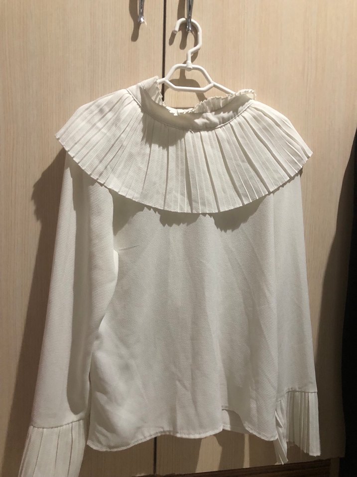 Pileli Yaka Detaylı Beyaz bluz - Görsel 3