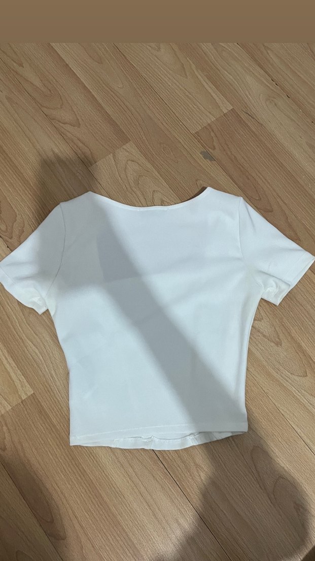 Kadın Beyaz V Yakalı Kısa Kollu Crop Top - Görsel 2