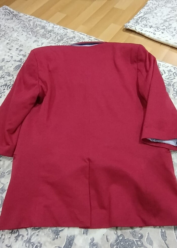 Kırmızı Ceket - Görsel 2