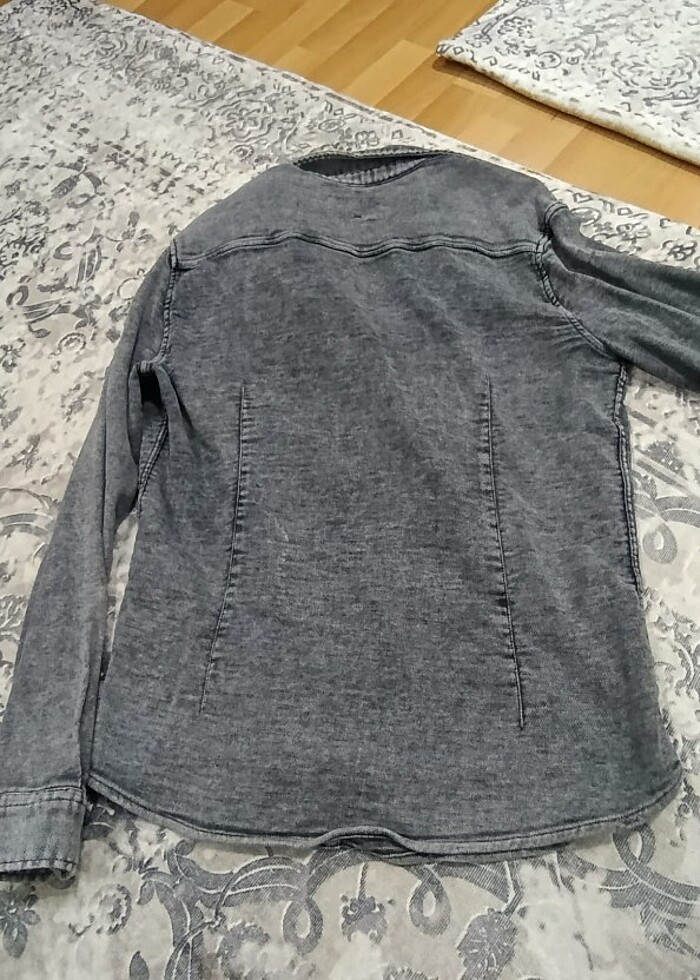 Gri gömlek  - Görsel 2