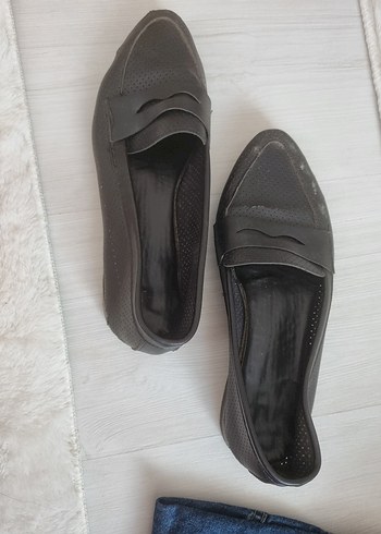Katlamalı Detaylı Siyah Kadın Babet