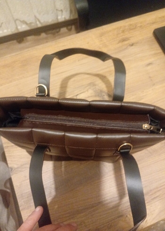 Geniş hacimli kol çantası  - Görsel 2