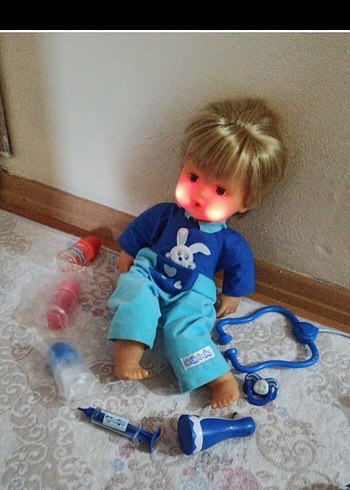 Mavi Kıyafetli Oyuncak Bebek ve Doktor Seti