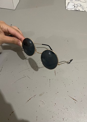 Diğer Yuvarlak Siyah Camlı Altın Renk Gözlük