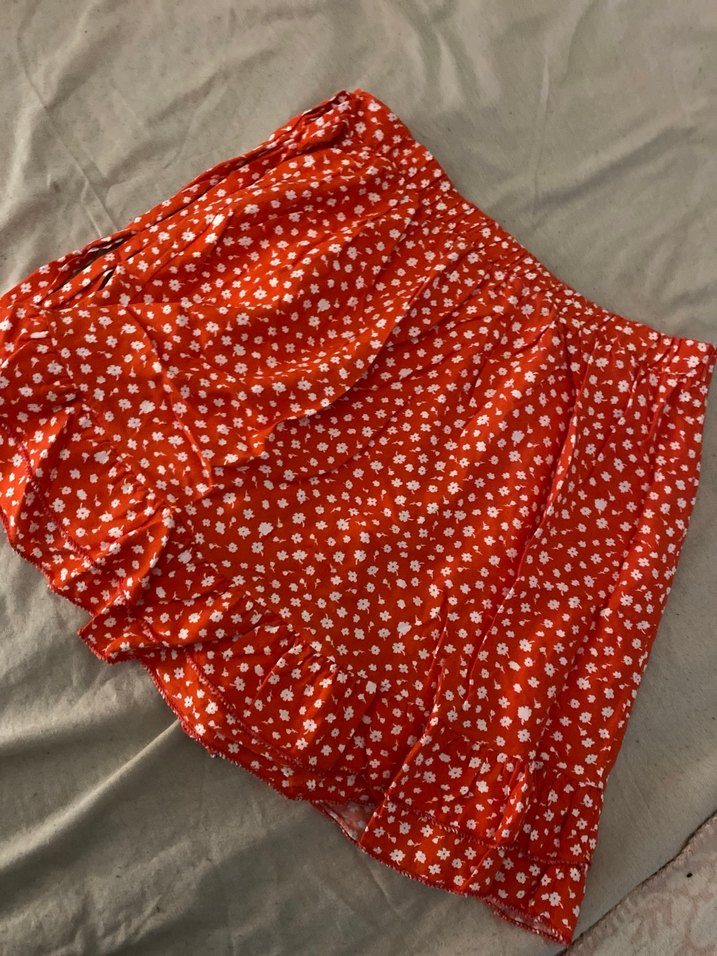 Kırmızı çiçekli Volanlı Mini Etek - Görsel 3