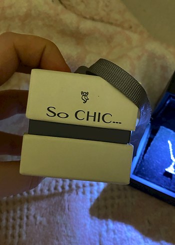 So chic üçgen taşlı 18 ayar beyaz altın kaplama 43 cm kolye - Görsel 2