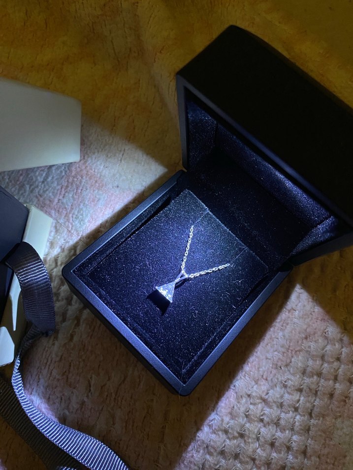 So chic üçgen taşlı 18 ayar beyaz altın kaplama 43 cm kolye - Görsel 5