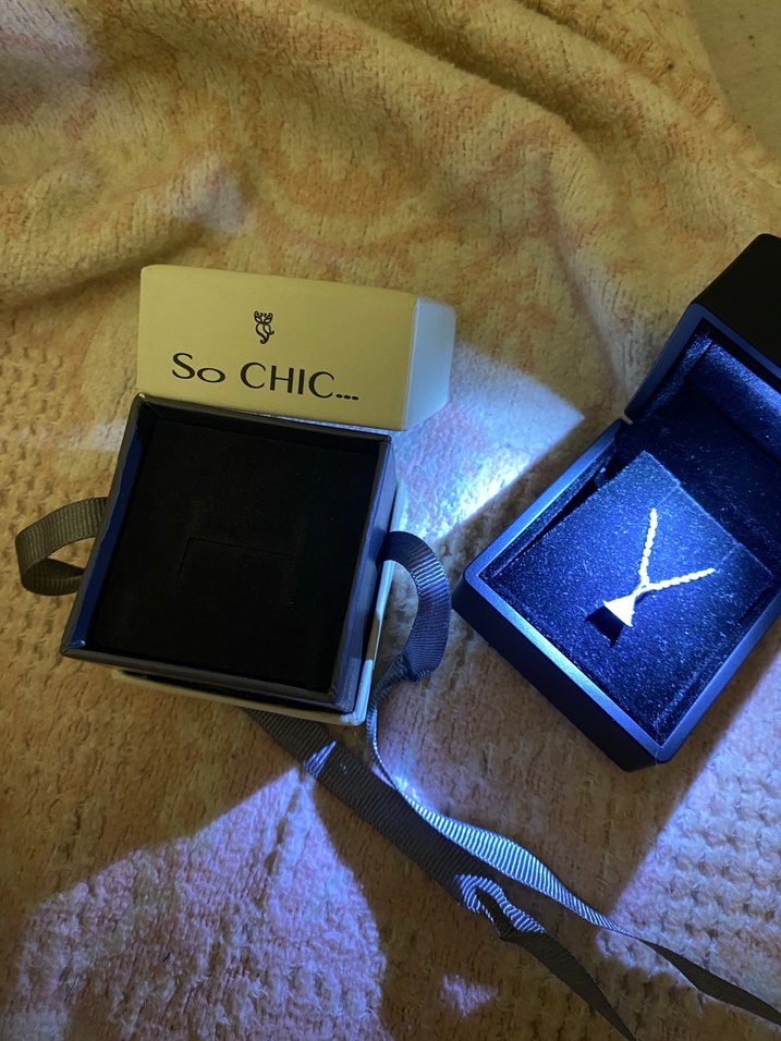 So chic üçgen taşlı 18 ayar beyaz altın kaplama 43 cm kolye - Görsel 4