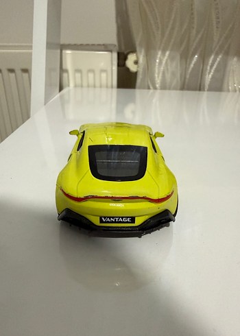 Sarı Oyuncak Araba - Görsel 3