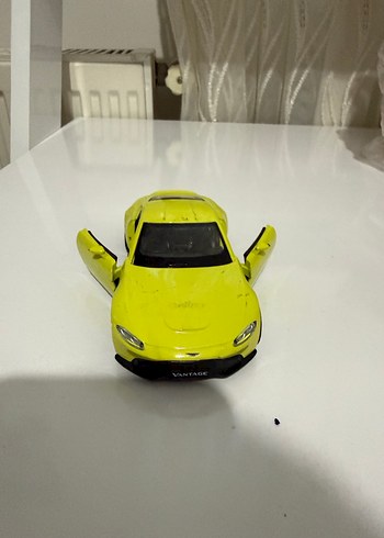 Sarı Oyuncak Araba - Görsel 6