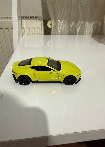 Sarı Oyuncak Araba - Görsel 2