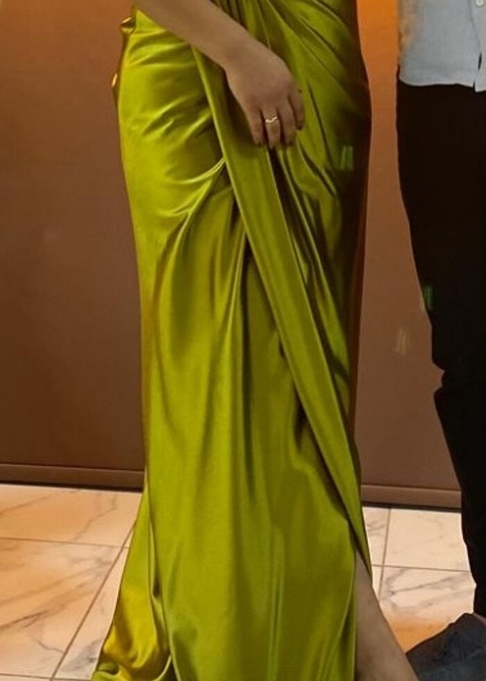 YağYeşil saten abiye - Görsel 2