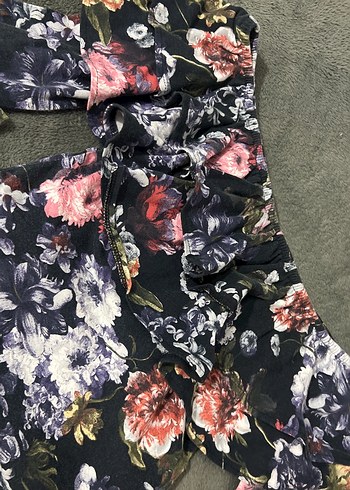 H&M Çiçek Desenli Mini Kadın madonna yaka bluz