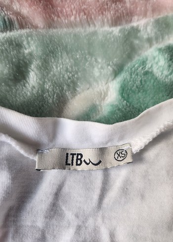 LTB Bele Oturan Kesim XS Beden Beyaz Tshirt. Tertemiz. - Görsel 2