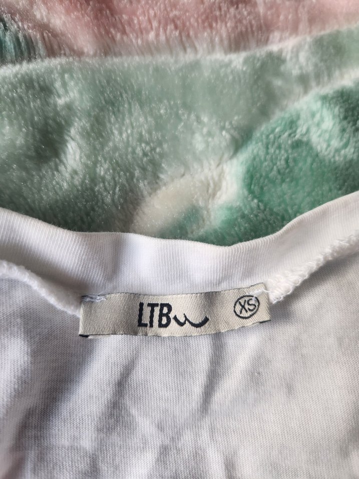 LTB Bele Oturan Kesim XS Beden Beyaz Tshirt. Tertemiz. - Görsel 2