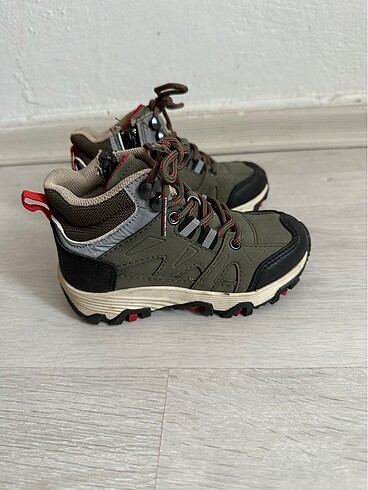 Erkek çocuk bot - Görsel 2