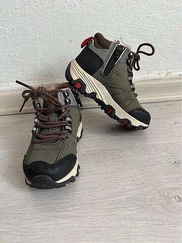 Erkek çocuk bot - Görsel 4