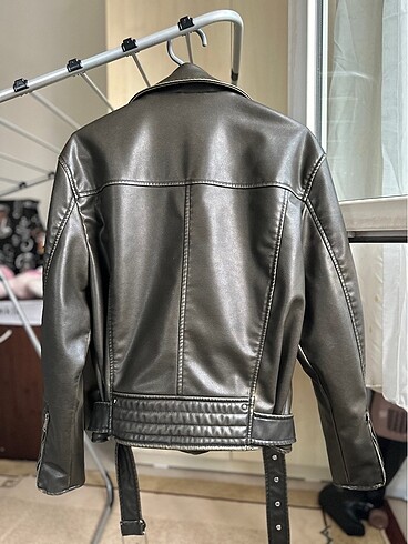 m Beden haki Renk Zara eskitilmiş görünümlü suni deri biker ceket