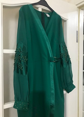 Uzun Yeşil İşlemeli Kadın Elbise - Görsel 3