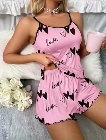 Diğer Kadın Kalp ve Harf Baskılı Fırfırlı Detaylı Rahat Pijama Takımı,