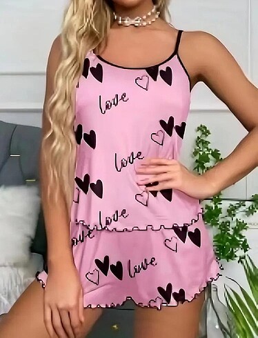universal Beden Kadın Kalp ve Harf Baskılı Fırfırlı Detaylı Rahat Pijama Takımı,