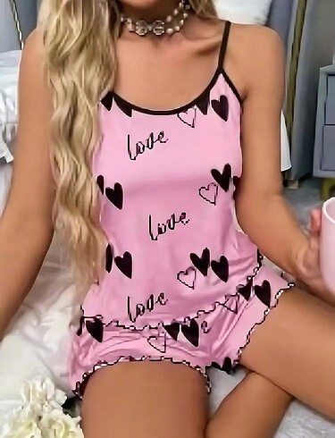Kadın Kalp ve Harf Baskılı Fırfırlı Detaylı Rahat Pijama Takımı,